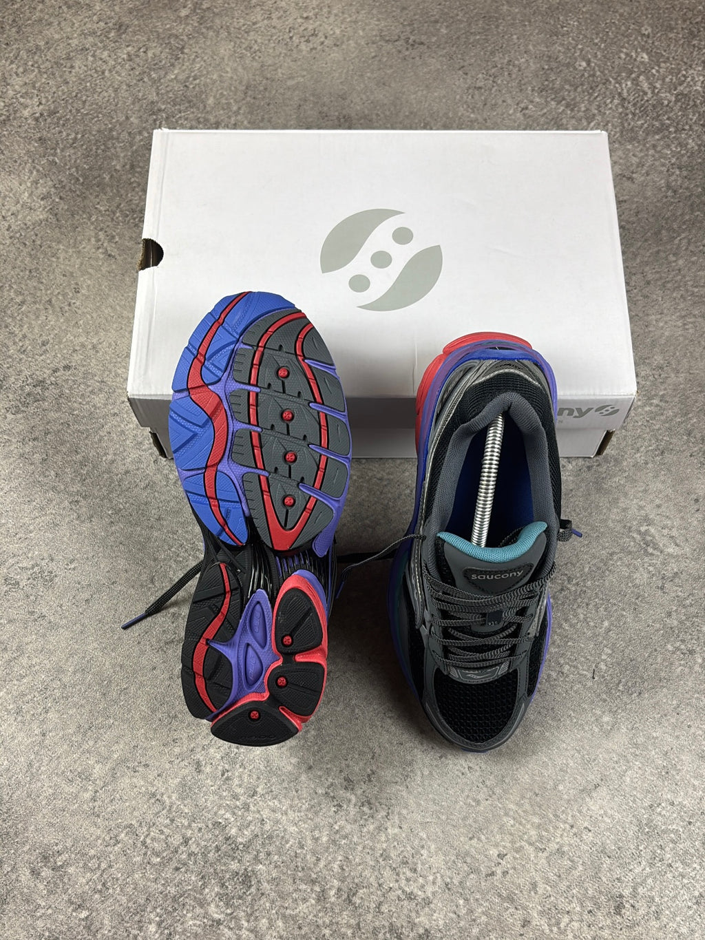 Saucony ProGrid Omni 9 Galaxy — sole and top with box