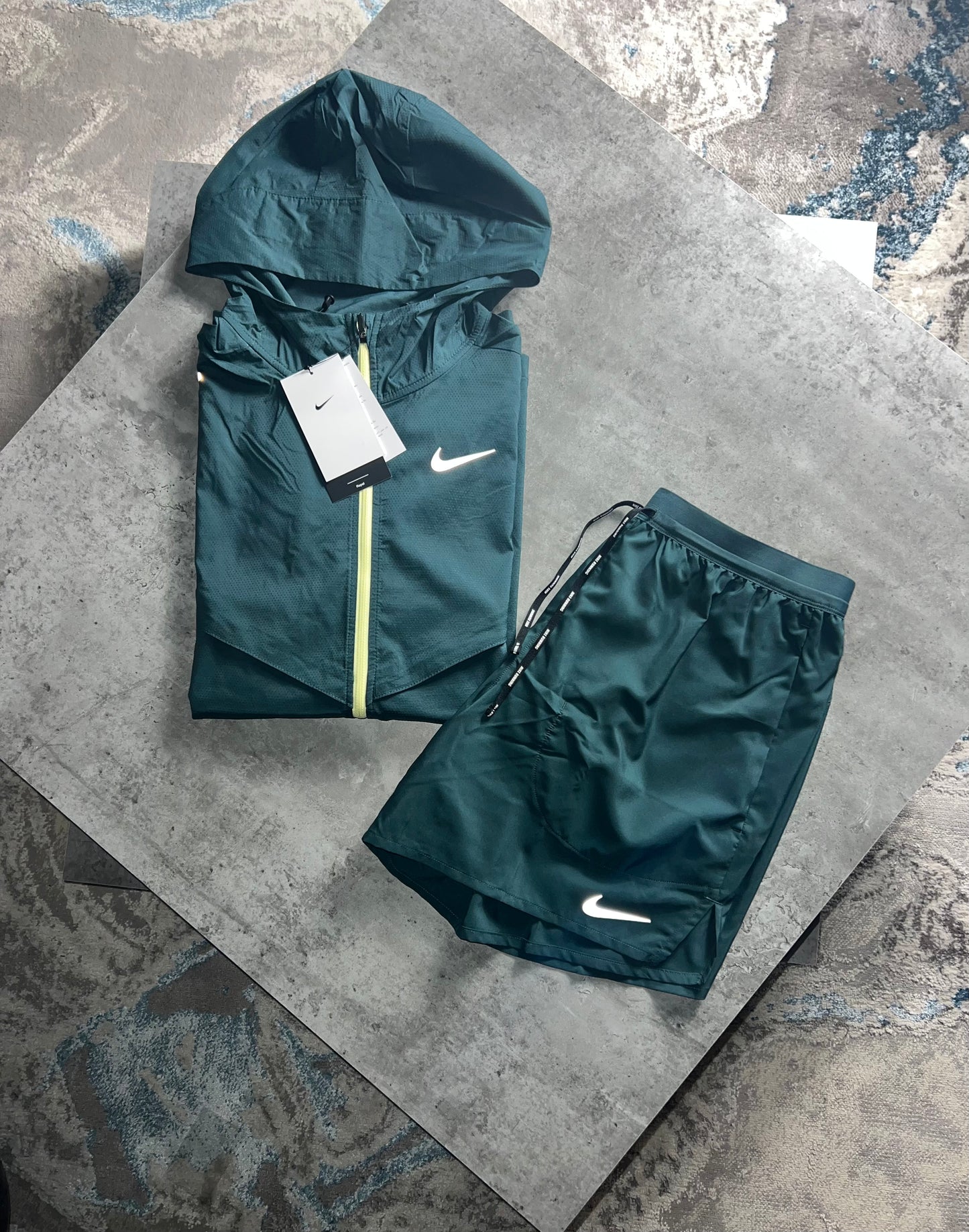 Nike UV Windrunner Short Set (jungle green)