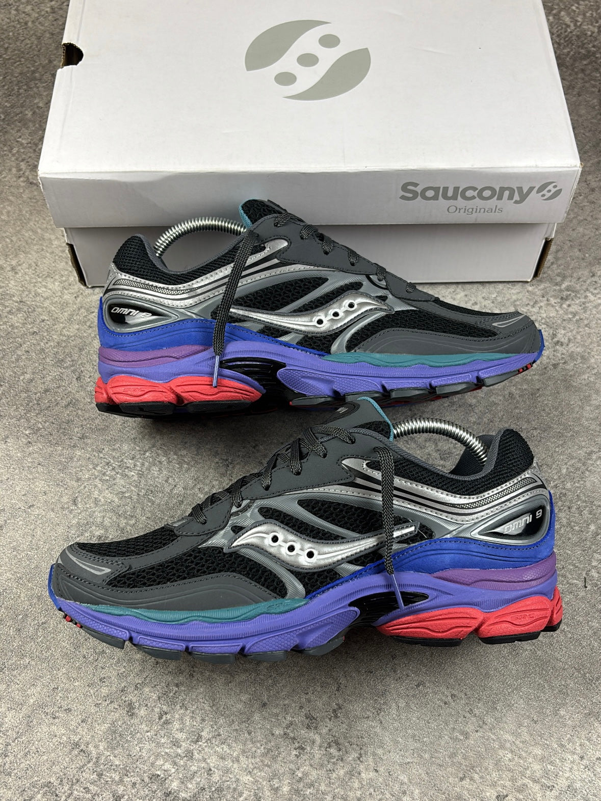 Saucony ProGrid Omni 9 Galaxy — pair with Saucony box side view